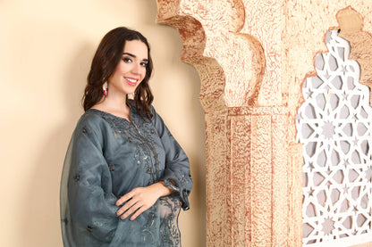 Elegant Grey Embroidered Kurta Set with Dupatta and Intricate Lace Detailing