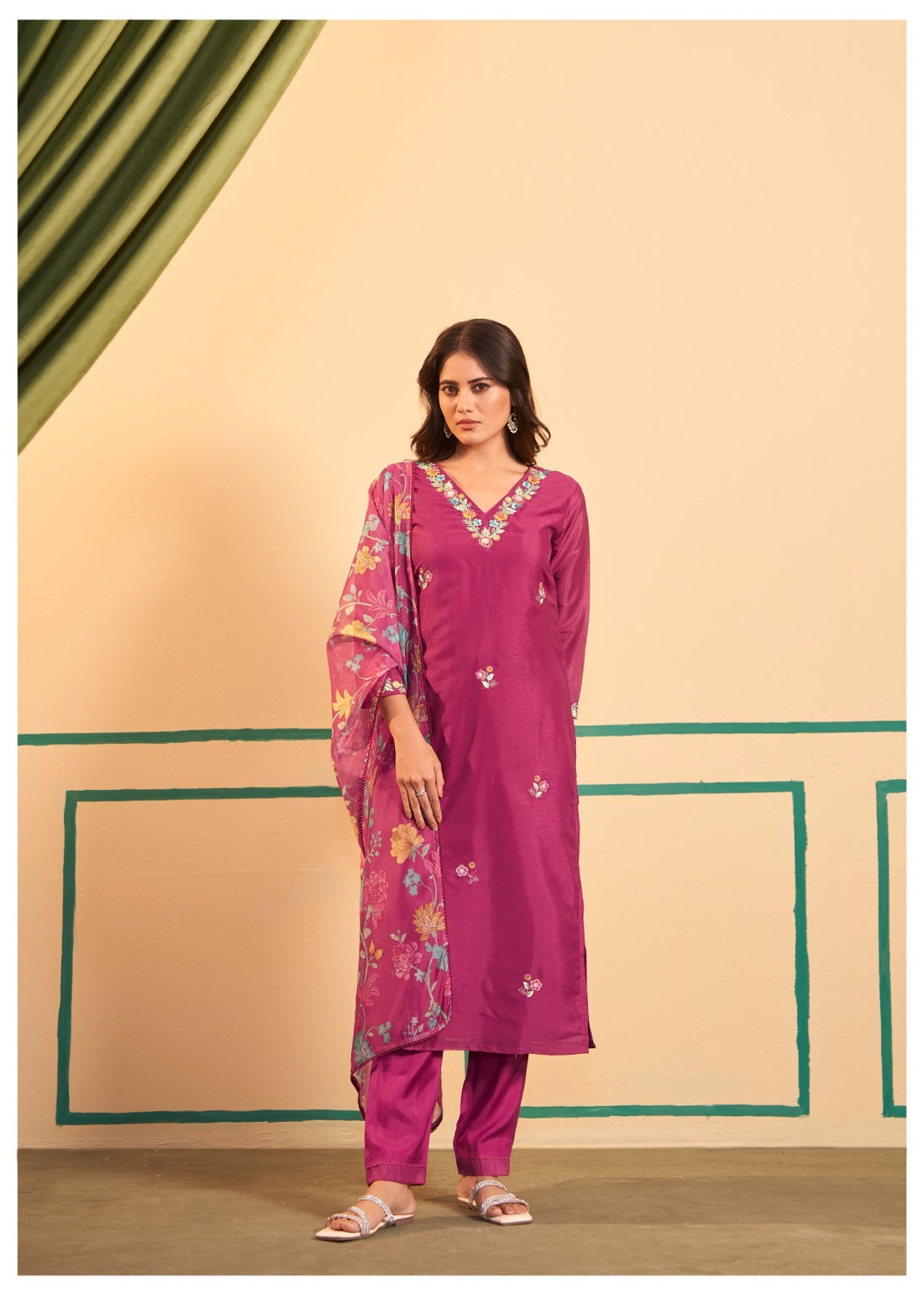 Make a striking statement with this elegant Kurta, Pant, and Dupatta Set, a perfect blend of luxury and sophistication for festive occasions and
formal gatherings.