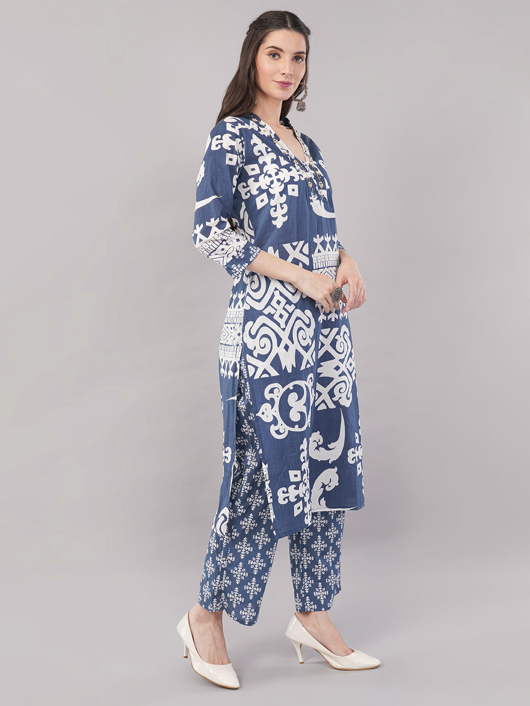 Indigo blue &amp; white Handblock Printed Straight Kurta Set with Dupatta