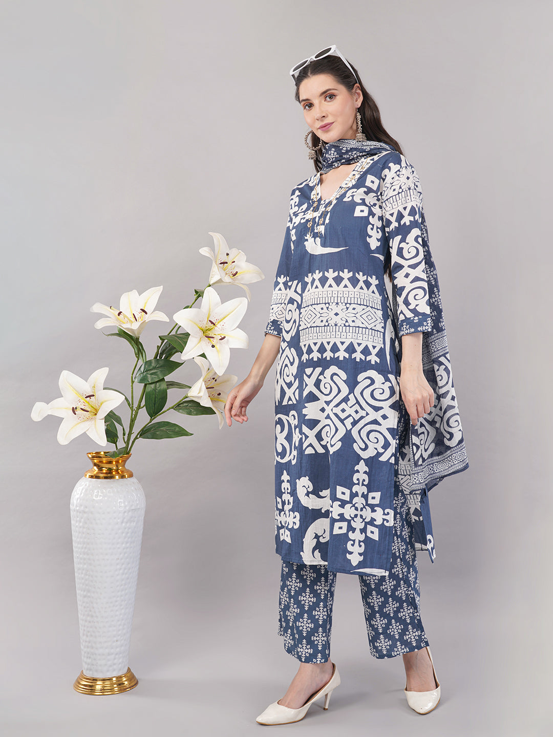 Indigo blue &amp; white Handblock Printed Straight Kurta Set with Dupatta