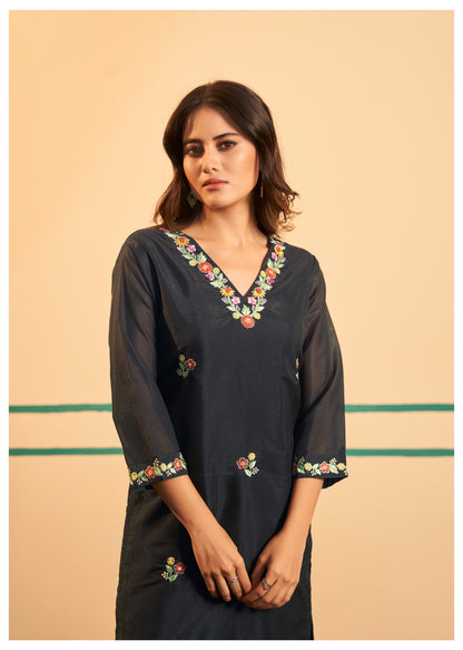 Make a striking statement with this elegant Black Kurta, Pant, and Dupatta Set, a perfect blend of luxury and sophistication for festive
occasions and formal gatherings.